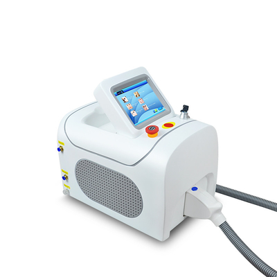 Portable Q Switched Beauty Personal Care Nd Yag Laser Machine Untuk Penghapusan Tato Lingkaran Hitam Penghapusan Pigmen